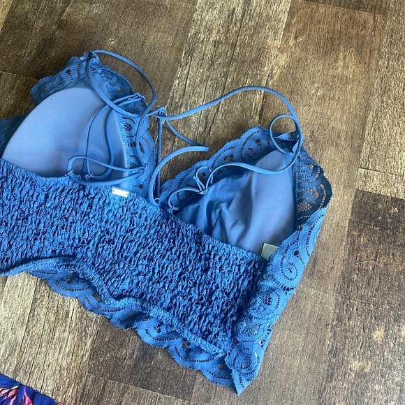 Tropical Bundle 2 piece set Blue Lace Crop Top and Pink Floral Pants - Picture 7 of 8